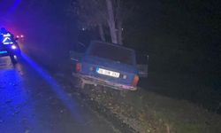 Bolu’da kontrolden çıkan araç ağaca çarptı: 1’i ağır 2 yaralı