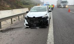 TEM Otoyolu'nda kamyonet, otomobil ve otobüs çarpıştı: 2 yaralı