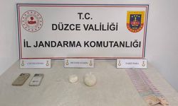 Araçta gizli bölmede uyuşturucuya 2 gözaltı