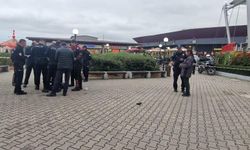 AVM'de silahı ateş alınca kendini vurdu