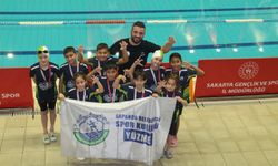 Sapanca Belediyesi Spor Kulübü yüzme yarışlarından derecelerle döndü