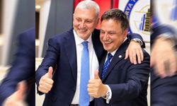 Başkan Akgün Altuğ ve Cem Gün'den zafer pozu