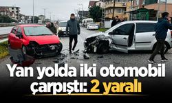 Yan yolda iki otomobil çarpıştı: 2 yaralı