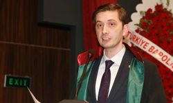 Sakarya Barosu'nun yeni başkanı Özder mazbatasını alıyor