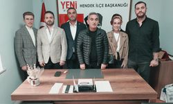Hendek'te CHP'li 5 meclis üyesi Yeni Parti'ye katıldı