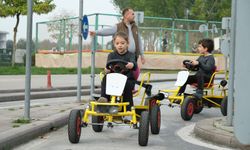 Serdivan Trafik Park’ta minikler hem öğreniyor hem eğleniyor