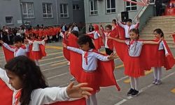 Serdivan Şehit Fethi Sekin İlkokulu Cumhuriyet Bayramı'nı erken kutladı