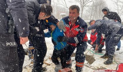 Kuyuya düşen çocuk kurtarıldı