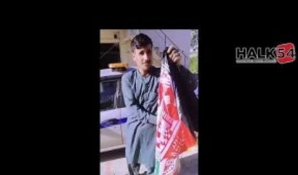 Sakarya'da tepki çeken görüntü! Afganlar zabıta aracında video çekip bayrak açtı
