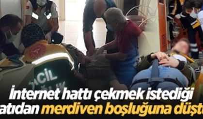 İnternet hattı çekmek istediği çatıdan merdiven boşluğuna düştü