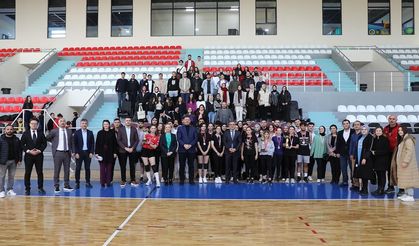 Sağlıkçılar voleybol turnuvasında buluştu