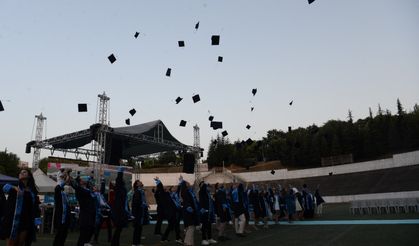 SAÜ Diş Hekimliği Fakültesi'nde mezuniyet heyecanı