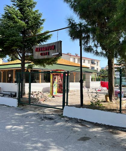 Önce kafe yapıldı sonra Sahibinden satılık tabelası asıldı!