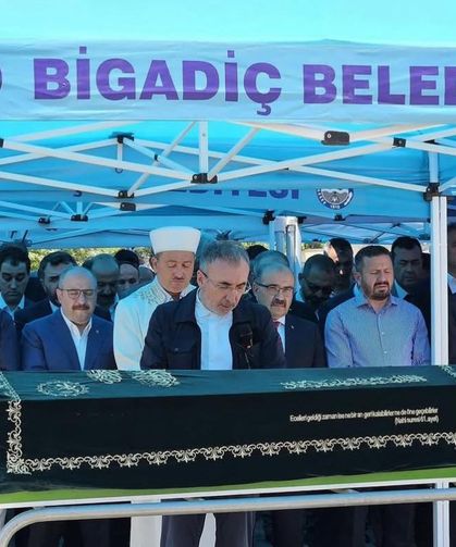 Fatih Turan babasının cenaze namazını kıldırdı