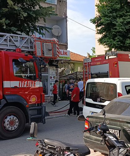 Hendek’te çatı katında yangın paniği