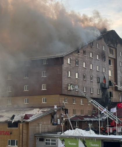 Otel yangınında mahsur kalan 19 yaşındaki kız: Banyoda ölümü bekledik