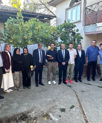 Rektörden kazada hayatını kaybeden öğrencinin ailesine taziye ziyareti