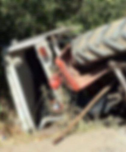 Kocaali'de traktör devrildi: 3 yaralı