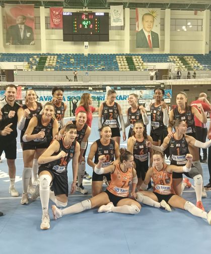 Namağlup lider Sakarya Voleybol farkı açtı
