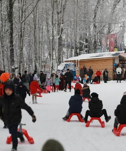 Akyazı'da kayak merkezlerini aratmayan görüntüler