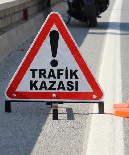 Pamukova’da motosiklet otomobile çarptı: 1 yaralı