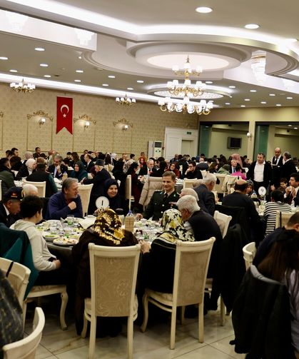 Şehit aileleri ve gaziler onuruna iftar