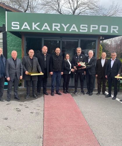 Sakaryaspor’a Muhtarlardan moral ziyareti