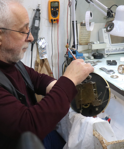 Saat sevdasından yurt dışı eğitimini bıraktı