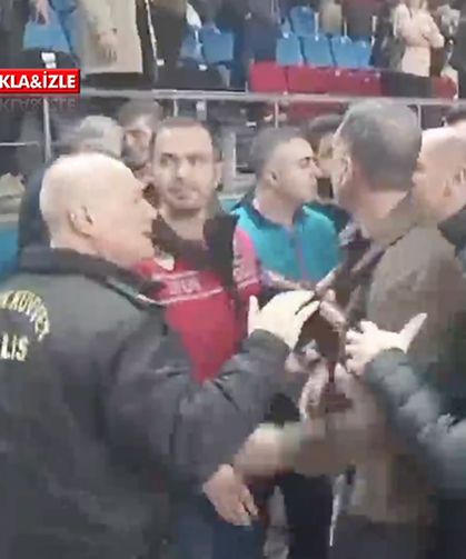 Afyon Belediye Yüntaş-Sakarya Voleybol maçında gergin anlar