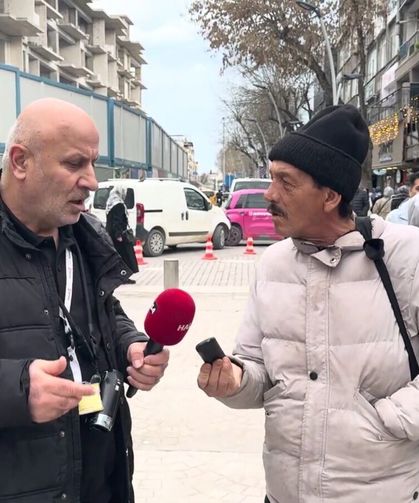 Sosyal medya tartışmasına 'tuşlu telefonlu' yanıt: "Benim dünyam bana yetiyor"