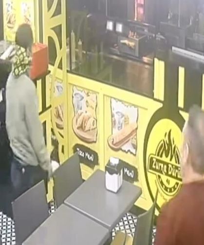 Sakaryalı emekli polisin öldüğü İzmit'teki silahlı saldırı öncesi şüphelilerin dönercideki görüntüleri ortaya çıktı