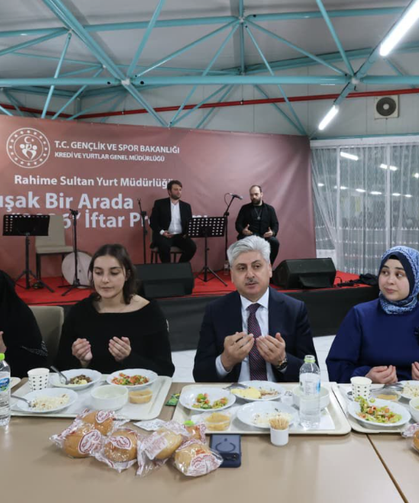 Üç kuşak aynı sofrada buluştu