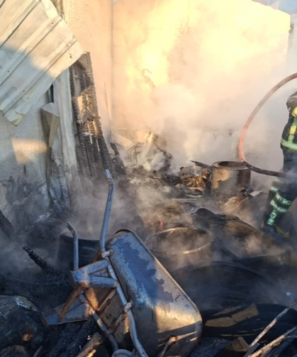 Akyazı’da depo yangını korkuttu