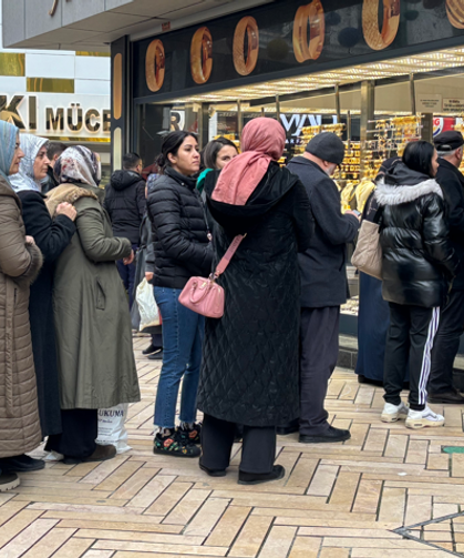 Kuyumcularda kuyruk oluştu