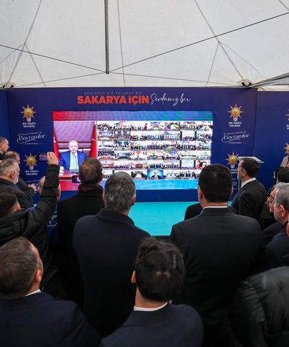 AK Parti Sakarya teşkilatı Cumhurbaşkanı Erdoğan ile bayramlaştı