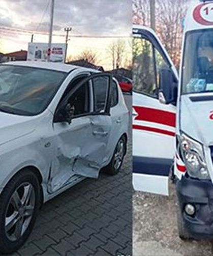 Akyazı’da çocuk hasta taşıyan ambulansla otomobil çarpıştı