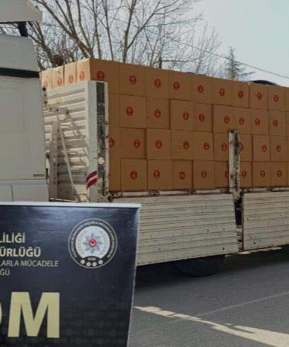 TEM Otoyolu’nda kaçak makaron operasyonu: 10 milyon adet ele geçirildi
