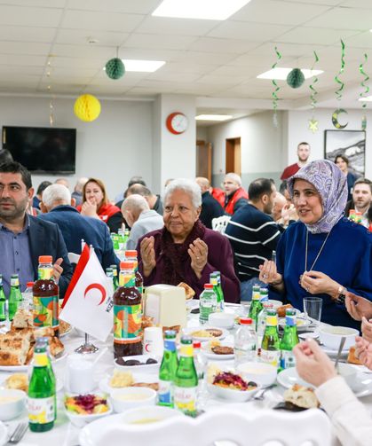 Kızılay huzurevi sakinleri ile iftarda buluştu