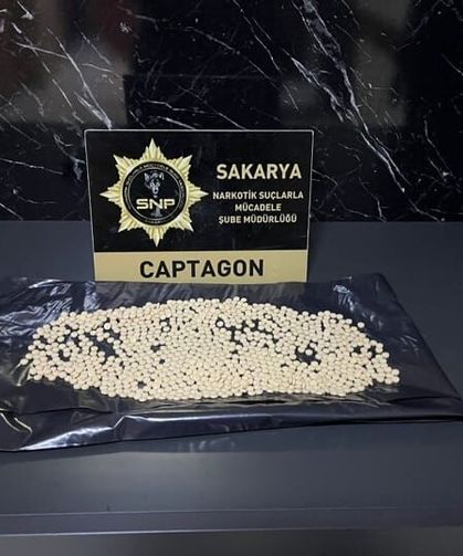 İstanbul'dan Sakarya'ya uyuşturucu getiriyordu, narkotik enseledi