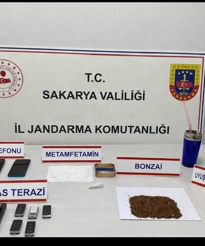 Akyazı'da uyuşturucu operasyonu: 3 şüpheli tutuklandı