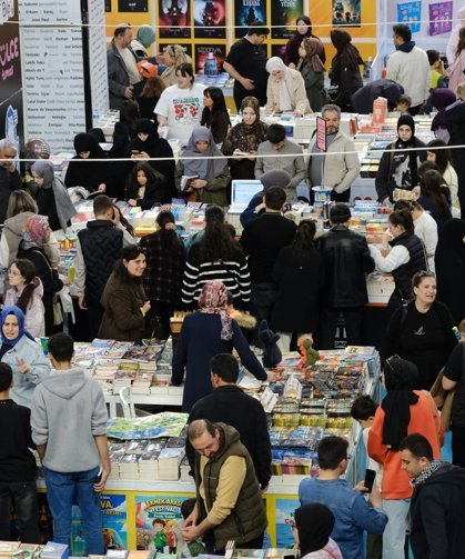 Serdivan Kitap Fuarı’na yoğun ilgi: İlk 3 günde rekor katılım
