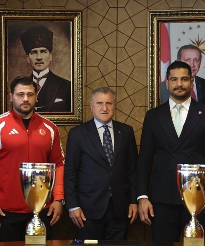 Bakan Bak'tan Sakarya'ya müjde