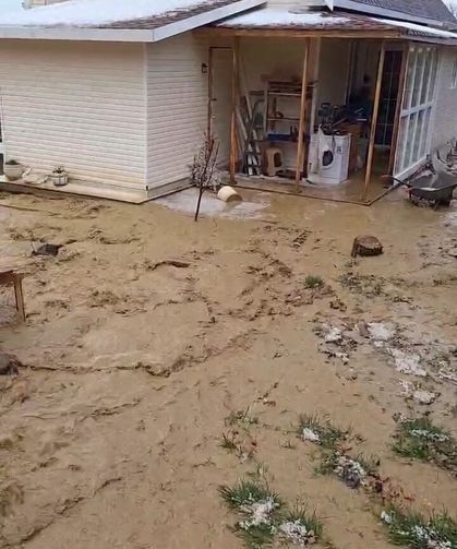 Şiddetli yağış hasarı büyüttü: İstinat duvarında çökme riski devam ediyor