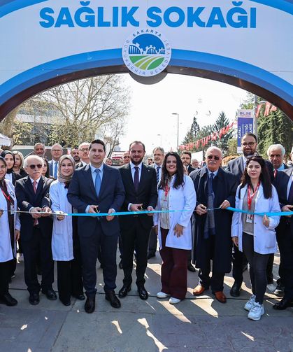 Sakarya’nın merkezine Sağlık Sokağı açıldı