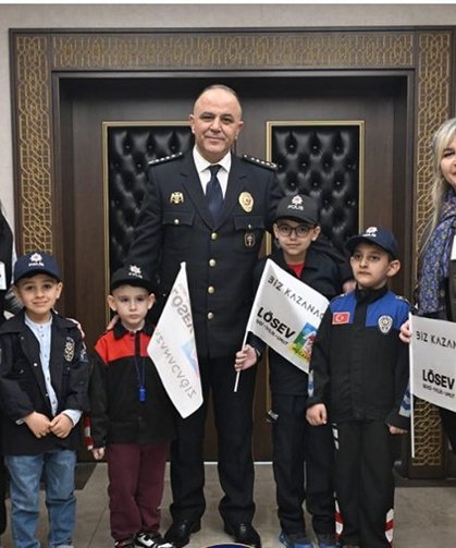 LÖSEV’li çocuklardan Emniyet Müdürlüğü’ne Polis Haftası ziyareti