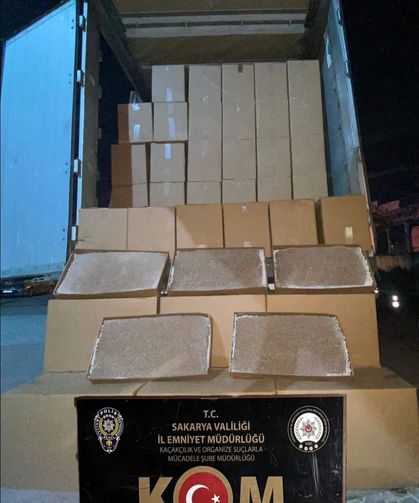 Sakarya'da 1 milyon kaçak makaron ele geçirildi: 2 tutuklama