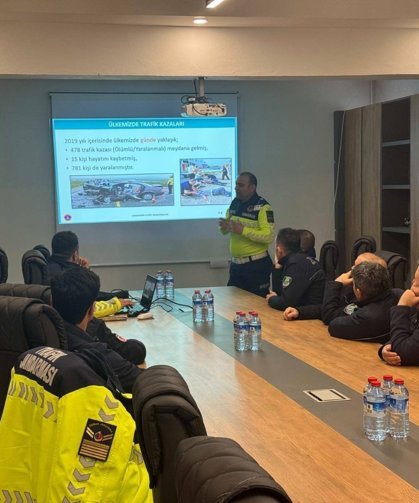 Sakarya jandarmasından acil müdahale ekiplerine trafik güvenliği eğitimi