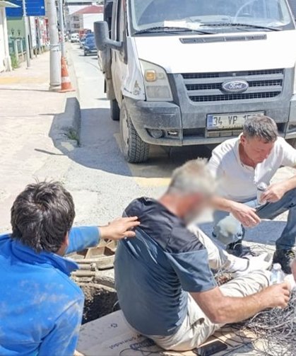 Çalışırken kabusu yaşadı! Servis aracı ayağını ezdi