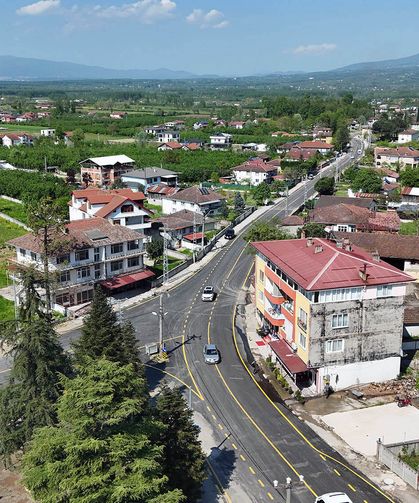 Akyazı’nın 3 mahallesi sıcak asfaltta buluştu