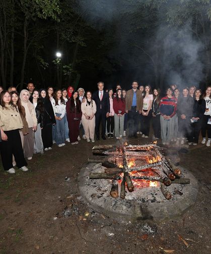 Başkan Alemdar gençlik kampında gençlerle buluştu